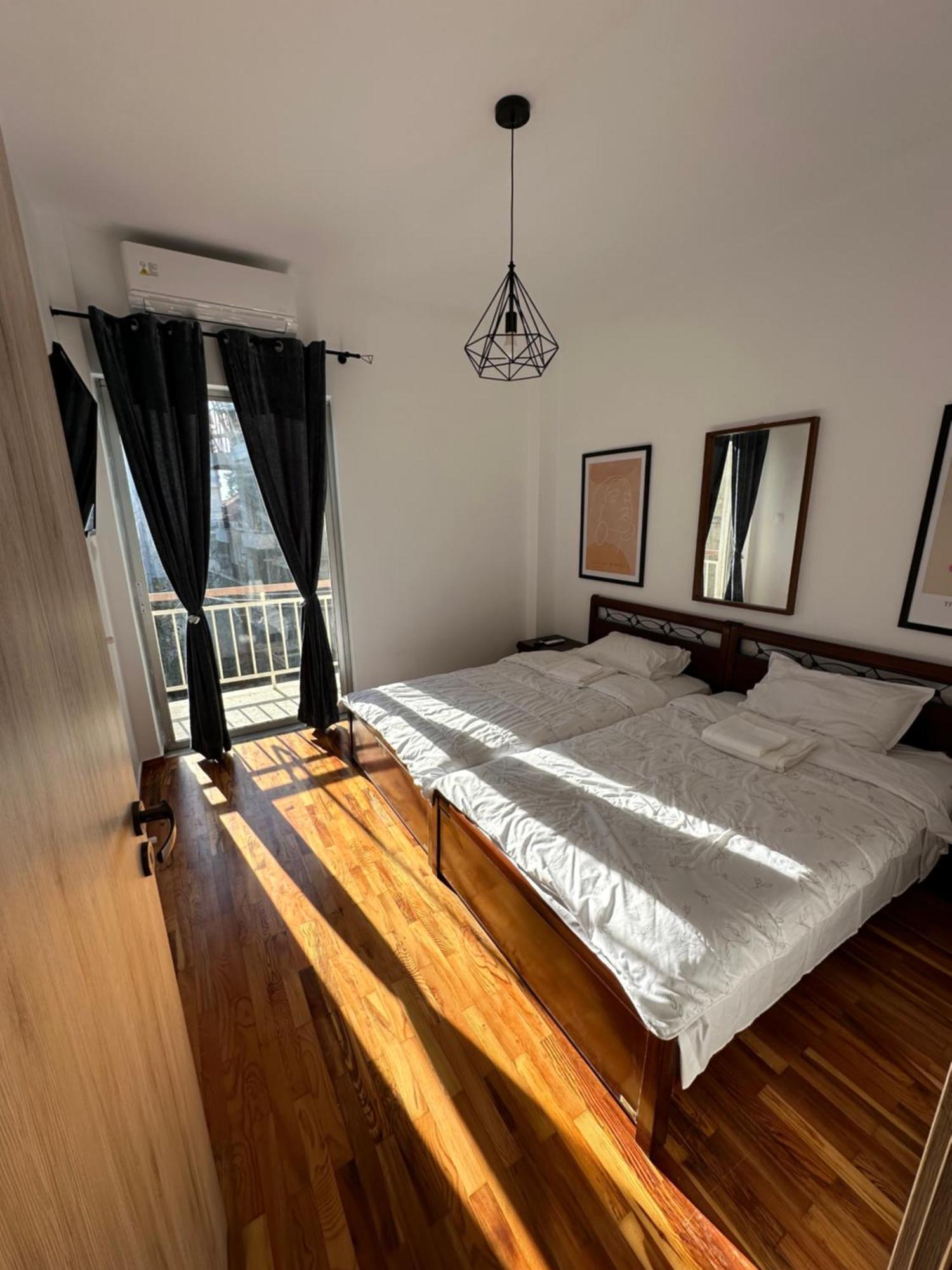 Sunflower Suite Trikala Ngoại thất bức ảnh